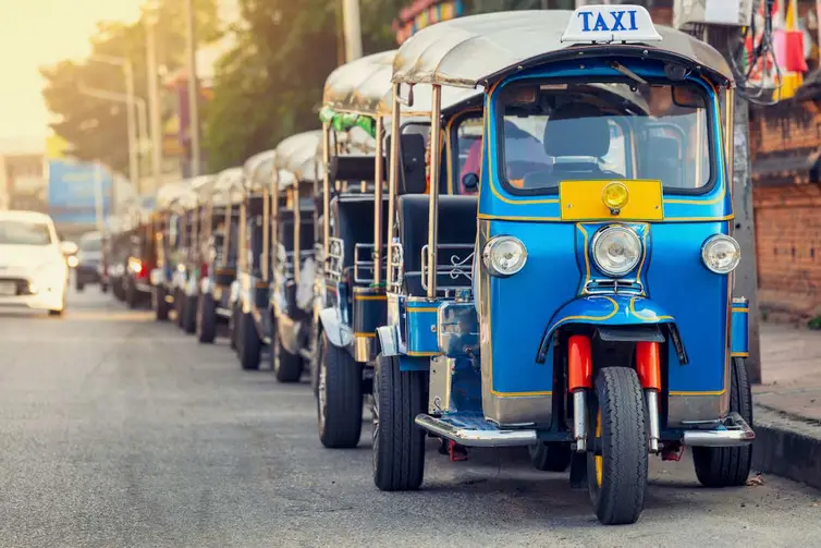 Must do in Thailand : ride a tuk tuk